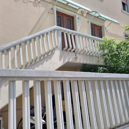 Appartement Fiordaliso 83 *